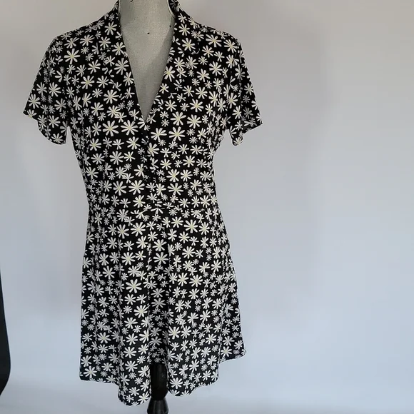 2 H&M Dresses - Picture 4 of 8